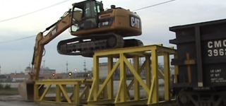 Amazing CAT 319D LN Hydraulic Excavator Climbs Like a Boss