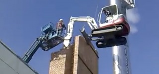 Insane Footage: Huge Excavator is Operated Up in the Sky!