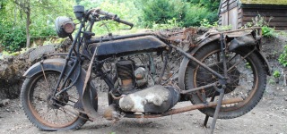 The First Attempt to Restart Vintage Sunbeam Model 7 Motorcycle After 40 Years