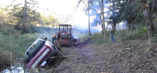 This How to Rescue a Chevrolet Pickup Truck Got Stuck in the Muddy Soil