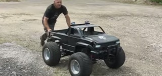 Perfectly Built Huge 4X4 RC Truck's Test Drive Proves Its Advanced Functionality