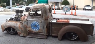 Custom Built 1948 Rat Rod International Truck Makes Enthusiasts Fall in Love with Itself