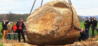 28-Tonne Giant Gneiss Rock Moved By Glaciers!