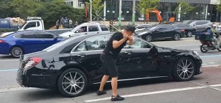 Man Destroys His $200,000+ Mercedes S63 AMG With Golf Club In Front Of Dealership