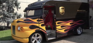 Hot Rod UPS Delivery Truck Catches Great Attention and Draws a Huge Crowd Around Itself at 2018 NSRA