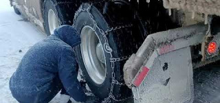 How To Put Tire Chains On A Semi Truck